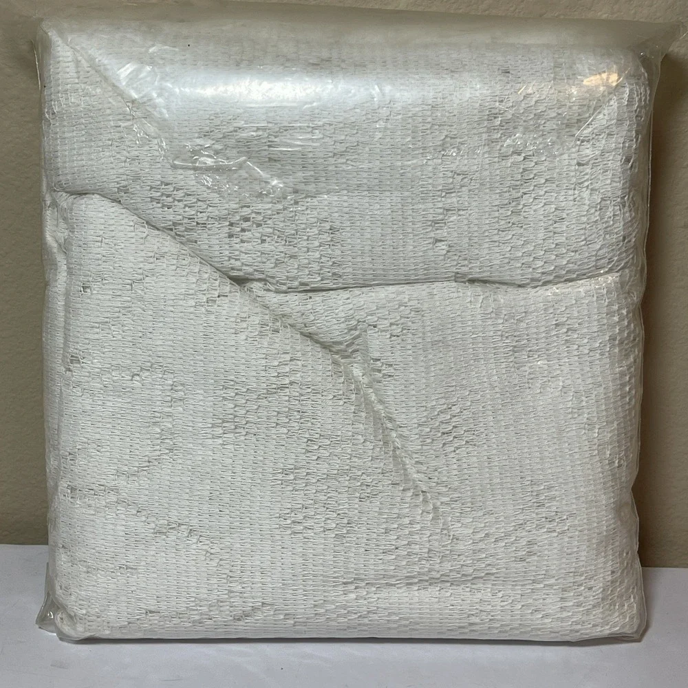 Scranton Lace Nottingham Banbury White Oval Cotton Tablecloth NOS 70x108 cottage